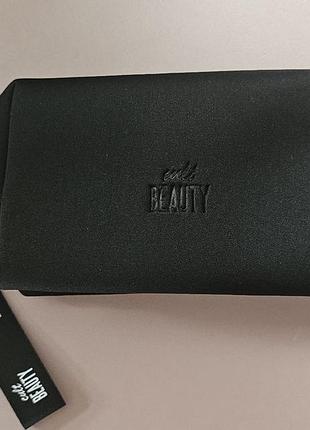 Косметичка чорна cult beauty 💫