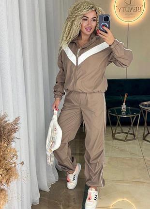 Костюм спортивний жіночий з плащівки кофта на замок куртка вітрівка зіпка штани джогери комплект оверсайз хакі бежевий сірий