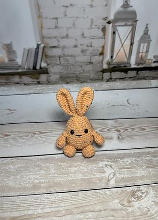 Вязаный декор для дома пасхальный зайчик  ручная работа