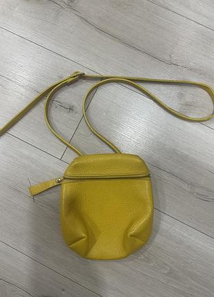 Жовта шкіряна мінісумка італійка