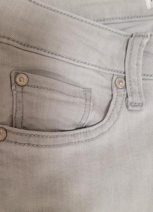 Продам джинсы mango р.xs- s. светло-серого цвета.3 фото