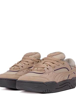 Женские кроссовки очень качественный материал очень удобны в носке красиво сидят на ноге стильные