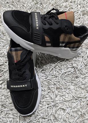 Шикарнит кроссовки унисекс от burberry.