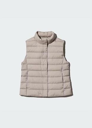 Жилетка uniqlo сiро-бежева на пуху ultra light down vest