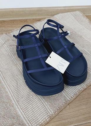 Сандалии на платформе zara полосками