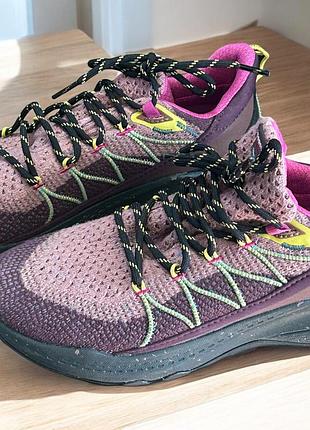 Кросівки фірмові