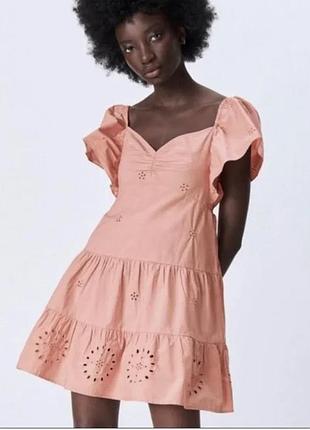 Пудровое персиковое платье трапеция под прошву на резиночке.