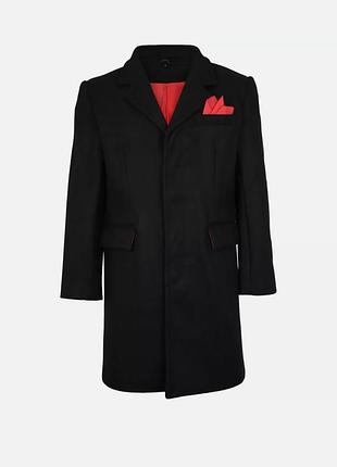 Мужское пальто от relco of london. 80% шерсть, красная подкладка, современный стиль.