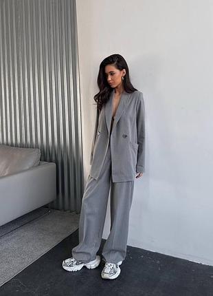 Женский брючный костюм