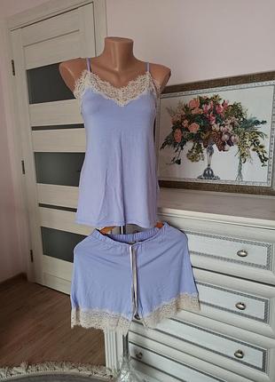 Красивая лавандовая пижама с шортами intimissimi