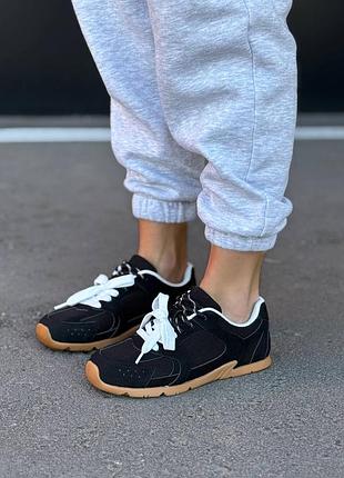 Кроссовки женские