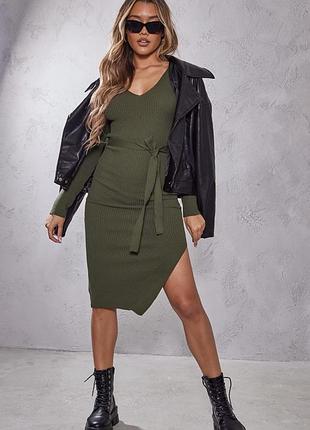 Платье prettylittlething