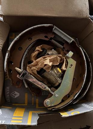 7701207268 барабанные тормозные колодки с цилиндриками renault megane i megane classic