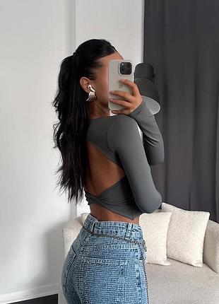 Жіночий лонгслів з відкритою спиною укорочений