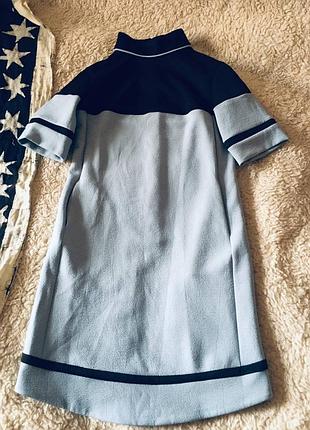 Минималистичное комбинированное платье с карманами