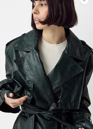 Трендовый тренч плащ из эко кожи bershka