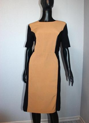 Плотное базовое миди платье формирующее фигуру с кожаными вставками бежевое черное1 фото