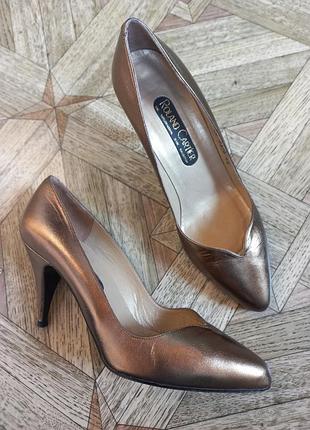 Элегантные туфли лодочки на высоком каблуке, кожа, золотой цвет, маленький размер 36.5