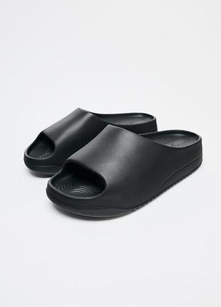 Шльопанці на платформі zara