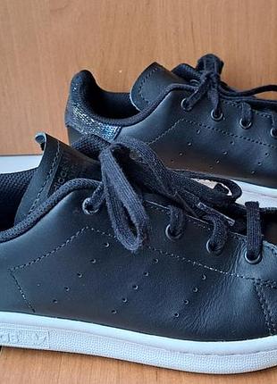 Кросівки adidas p32