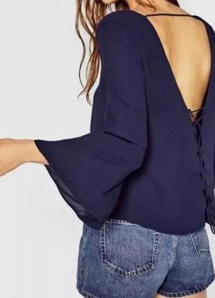 Zara trafaluc, блуза тёмно-синего цвета с v-образным вырезом и шнуровкой