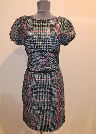 Стильне плаття в клітинку та гусячі лапки