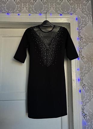 Жіноча маленька чорна сукня