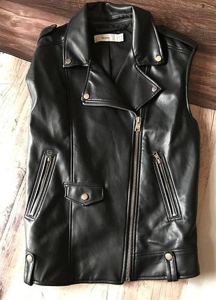 Кожаная безрукавка bershka