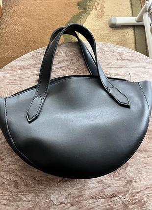 Сумка - півмісяць.