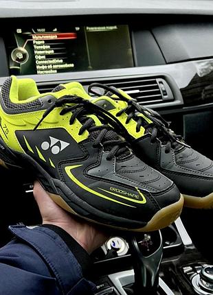 Волейбольні кросівки asics mizuno