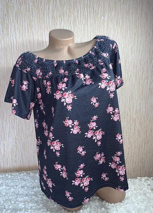 Милая футболка в цветочный принт
