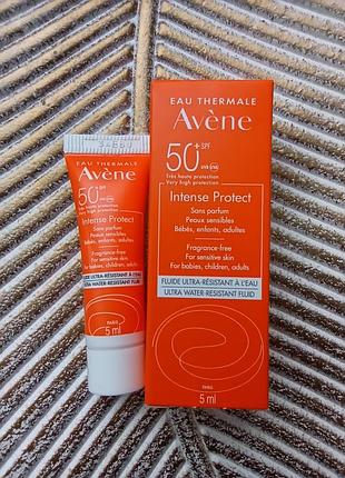 ⛱️сонцезахисний флюїд avene eau thermale intense protect fluid spf 50+ авен інтенс протект крем мініатюра/пробник 5мл.