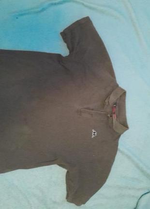 Футболка каппа поло б/у з дефектів немає одного ґудзика та невеликі подряпини на рукаві