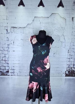 Стильна сукня футляр міді