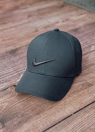 Чорна спортивні чоловіча кепка бейсболка nike