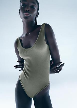 Базовый бесшовный боди в рубчик zara