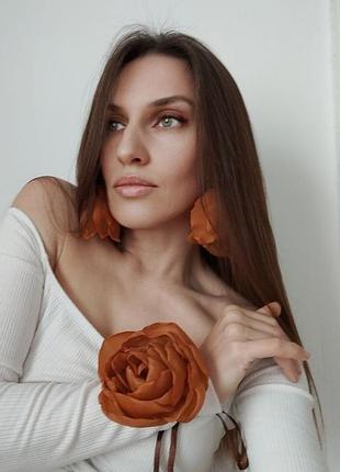 Тренд цветок на шею чокер на шнурке роза роза колье брошка белая