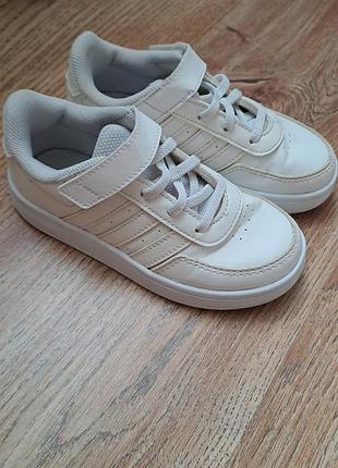 Дитячі кросівки