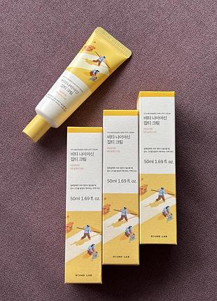 Round lab освітлювальний крем vita niacinamide dark spot cream 50 мл