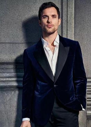 Бархатистый темно синий пиджак