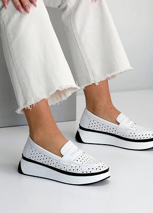 Молодежные дышащие мокасины в белом цвете для девушек, женщин, натуральная кожа, перфорация. на кажд