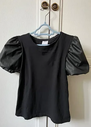 Футболка  zara зі шкіряними рукавами воланами 10 років 140 см