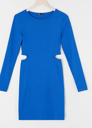 Платье с разрезами на талии в рубчик