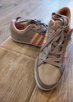 Кеди жіночі