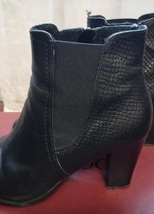 Кожаные ботинки на каблуке,39р.