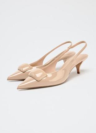Открытые туфли на каблуке с украшением zara