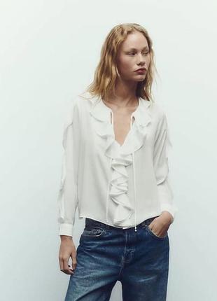 Шикарная белая блуза рубашка с воланами zara