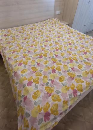 Пододеяльник 205×200💙💛
в идеальном состоянии 😘
хлопок 50/полиэстер 50/❤️
выстиранная прополощена поселками😘
