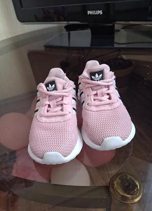Оригінальні дитячі кросівки adidas