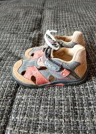 Ботинки фирменные на мальчика р.22.